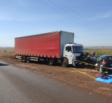 idoso-de-70-anos-morre-apos-batida-entre-caminhao-e-carro-em-assis-chateaubriand,-diz-policia