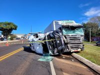 mulher-morre-apos-batida-entre-caminhao-e-van-em-santa-tereza-do-oeste