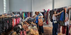 bazar-em-curitiba-oferta-pecas-de-roupas-com-precos-de-r$-10-a-r$-50;-veja-como-participar