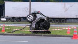 homem-morre-apos-carro-partir-ao-meio-em-batida-na-avenida-das-torres,-em-curitiba