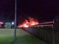 incendio-destroi-galpao-de-mil-metros-quadrados-de-fabrica-de-velas-e-utensilios-para-festa-infantil-no-parana