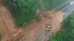 serra-da-esperanca-passa-por-‘desmanche-hidraulico’-para-liberar-trafego-na-br-277-no-parana;-entenda