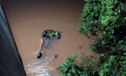 homem-e-encontrado-morto-dentro-de-carro-submerso-em-rio,-no-parana