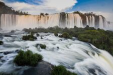 cataratas-do-iguacu-batem-recorde-de-visitantes-e-turista-numero-1800.000-e-premiada