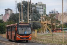 prefeitura-de-ponta-grossa-muda-pagamento-de-transporte-publico-e-dinheiro-nao-e-mais-aceito-em-embarques-nos-onibus