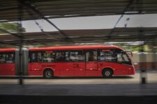 curitiba-tem-primeiro-dia-do-‘domingao-paga-meia’,-com-passagem-de-onibus-a-r$-3:-‘tirar-a-familia-de-dentro-de-casa’,-diz-passageira