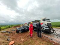 total-de-vitimas-mortas-em-acidente-entre-dois-carros-no-parana-sobe-para-cinco;-apenas-crianca-de-6-anos-sobreviveu