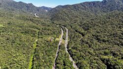 trecho-da-br-376-no-sentido-curitiba-tem-bloqueio-parcial-para-obras-e-servico-de-recuperacao-da-encosta-deve-durar-oito-meses