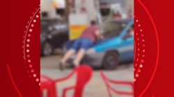video:-homem-e-levado-em-cima-de-capo-de-carro-durante-briga-de-transito,-no-parana
