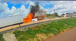 cameras-de-seguranca-gravaram-acidente-seguido-de-incendio-na-br-376-que-causou-duas-mortes-no-parana