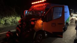recem-nascido-fica-em-estado-grave-e-mae-tem-hemorragia-apos-ambulancia-que-transportava-eles-bater-contra-carreta-no-parana